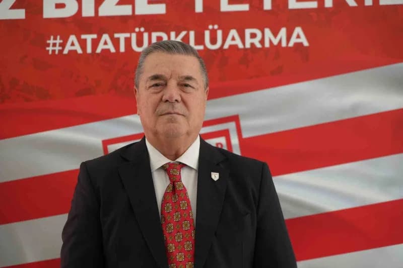 Samsunspor Başkan Vekili Veysel Bilen basın toplantısında konuşuyor