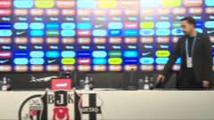 Vincenzo Italiano basın toplantısında açıklama yaparken