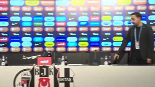 Vincenzo Italiano basın toplantısında açıklama yaparken