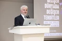 Prof. Dr. Mahmut Faruk Akşit Denizli'de teknoloji konferansında konuşuyor