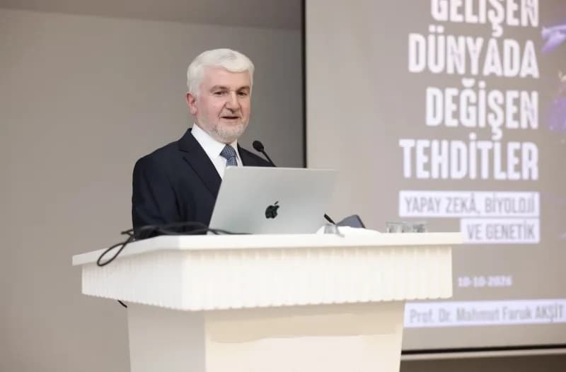 Prof. Dr. Mahmut Faruk Akşit Denizli'de teknoloji konferansında konuşuyor