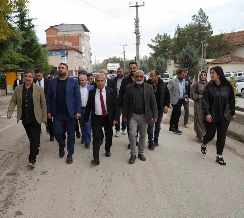 Belediye başkanvekilliği seçimini AK Partili Meclis Üyesi Hamdi Açıkgöz (Soldan 3'üncü) kazandı