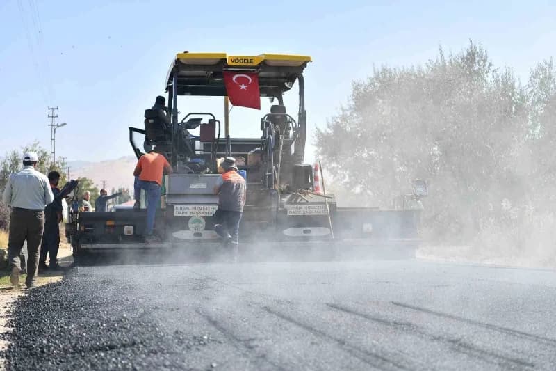 Kayseri Büyükşehir Belediyesi, Başkan Dr. Memduh Büyükkılıç’ın özel önem verdiği Kırsal mahallelerde ulaşım altyapısını
