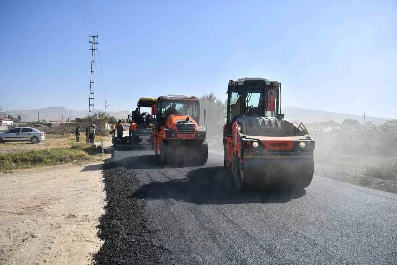 Kayseri Büyükşehir Belediyesi, Başkan Dr. Memduh Büyükkılıç’ın özel önem verdiği Kırsal mahallelerde ulaşım altyapısını