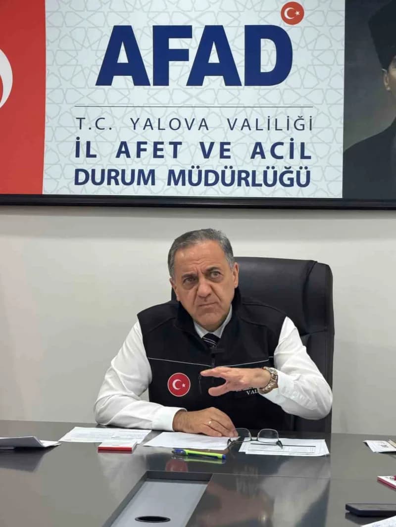 Yalova Valisi Ahmet Hamdi Usta, Kent genelinde etkili olan sağanak yağışın yol açtığı olumsuzluklar ve yürütülen çalışma