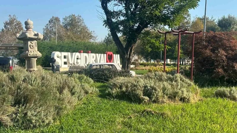 Yalova'da parkta bulunan Japon Barış Çanı'nın bulunduğu alanın genel görünümü