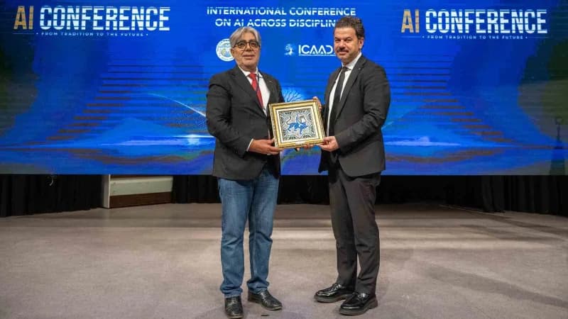Berlin Teknik Üniversitesinden Prof. Dr. Şahin Albayrak (Solda), Selçuk Üniversitesi Rektörü Prof. D