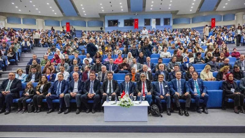 Selçuk Üniversitesi'nde düzenlenen Uluslararası Disiplinlerarası Yapay Zeka Konferansı açılış töreni