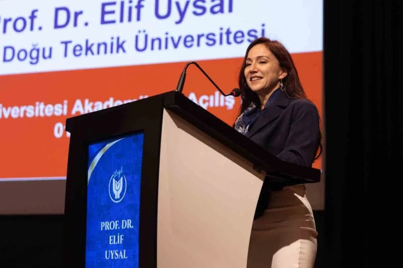 Yaşar Üniversitesi’nde yeni Akademik yıl açılış töreninde ilk dersi geleceğin haberleşme sistemlerine ve Türkiye'nin uza