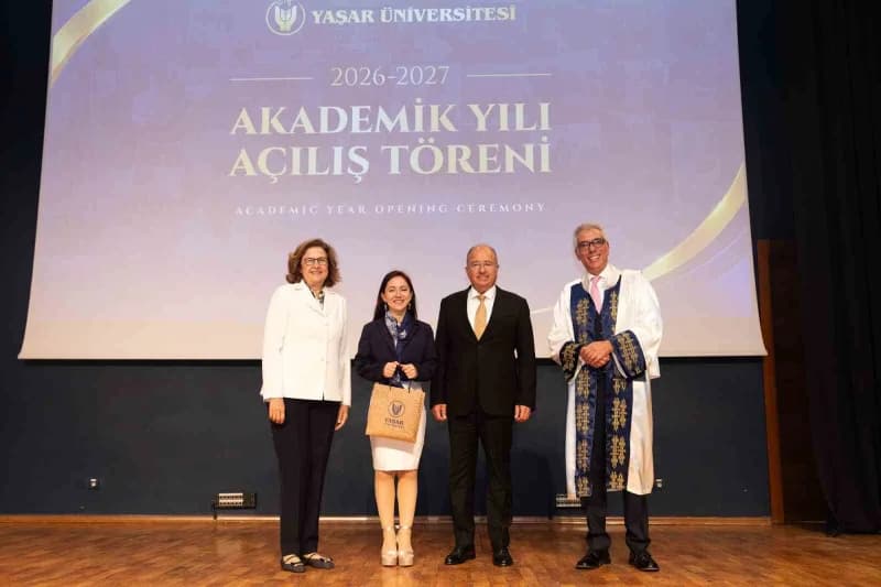 Törende üniversiteye dereceyle yerleşen öğrencilere başarı ödülleri de takdim edildi.