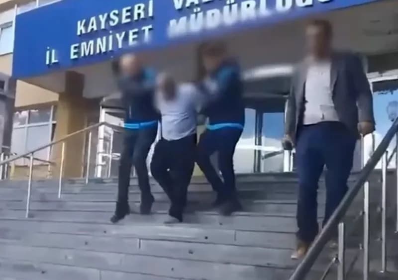 Kayseri’nin Hacılar ilçesinde alacak verecek meselesinden dolayı yaşlı çifte evlerinin önünde pusu kurup öldürdükten son