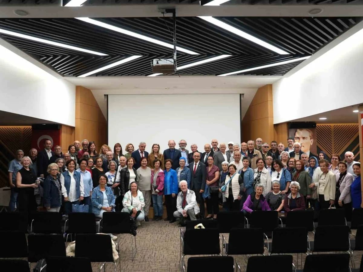 Denizli Büyükşehir Belediyesi, Dünya Yaşlılar Günü nedeniyle "Yaşlı Hakları ve Hukuku" başlıklı söyleşi düzenledi.