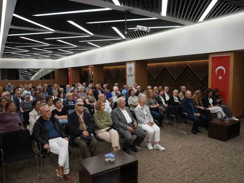 Denizli Büyükşehir Belediyesi, Dünya Yaşlılar Günü nedeniyle "Yaşlı Hakları ve Hukuku" başlıklı söyleşi düzenledi.