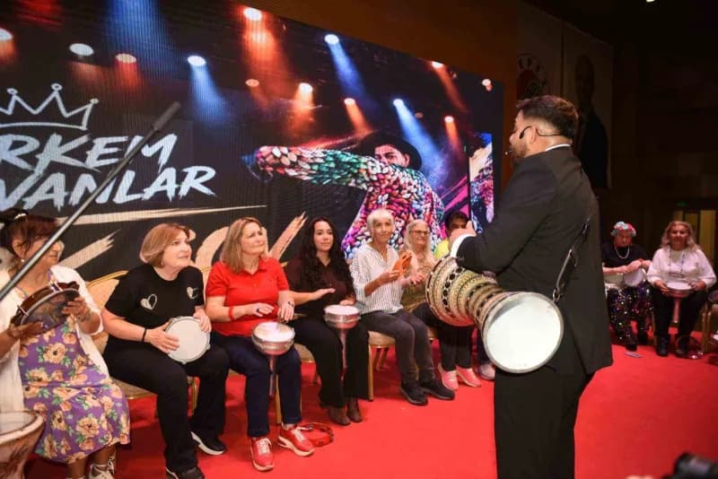 Kepez Belediyesi’nin "Yaşlı Dostu Kepez" vizyonuyla düzenlediği 2. Uluslararası Yaşlılıkta Sağlık ve Esenlik Festivali,
