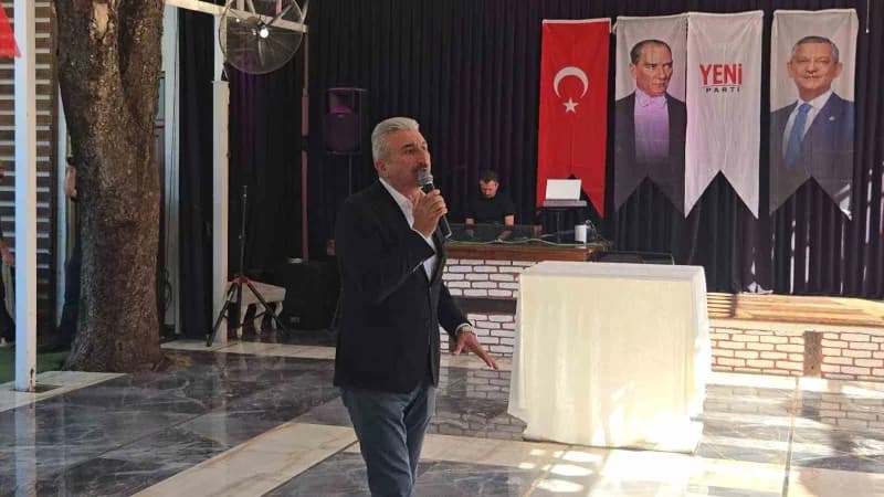 Yeni Parti Bursa İl Başkanı Nihat Yeşiltaş Osmangazi İlçe Üye Toplantısı’nda konuşuyor