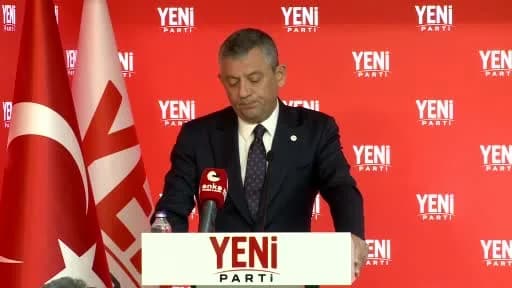 Yeni Parti Genel Başkanı Özgür Özel, parti toplantısında konuşma yaparken
