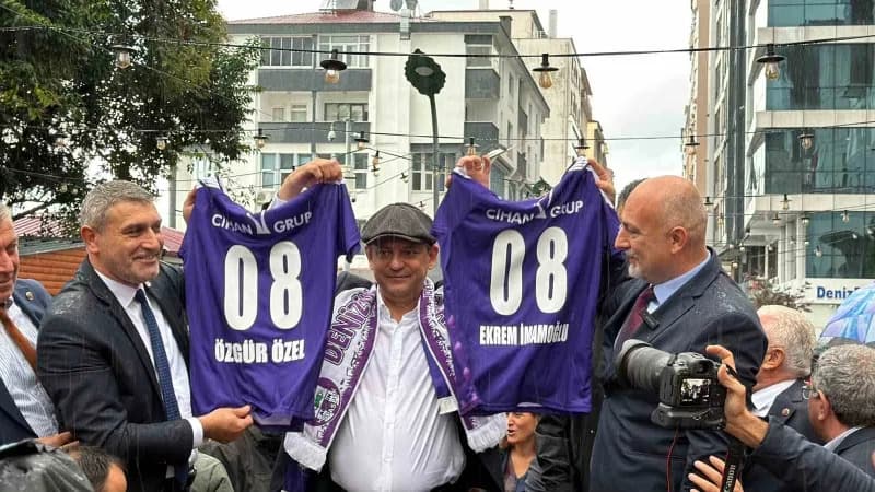 Yeni Parti Genel Başkanı Özgür Özel, Artvin ziyaretinin ikinci gününde Kemalpaşa ve Hopa ilçelerinde vatandaşlarla buluş