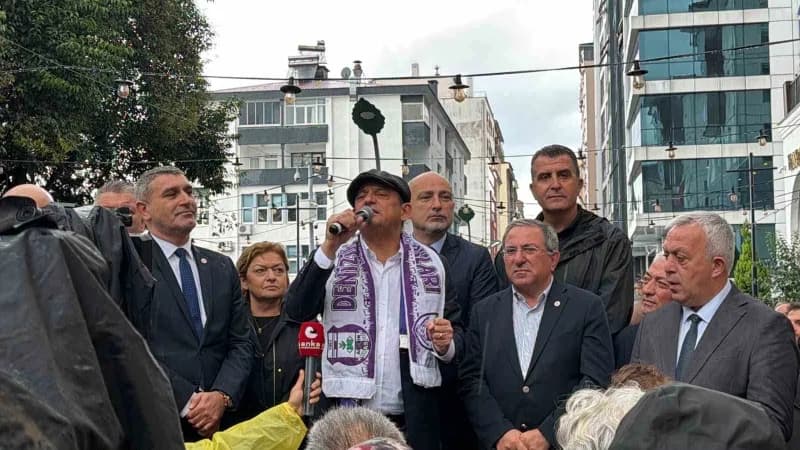 Yeni Parti Genel Başkanı Özgür Özel, Artvin ziyaretinin ikinci gününde Kemalpaşa ve Hopa ilçelerinde vatandaşlarla buluş
