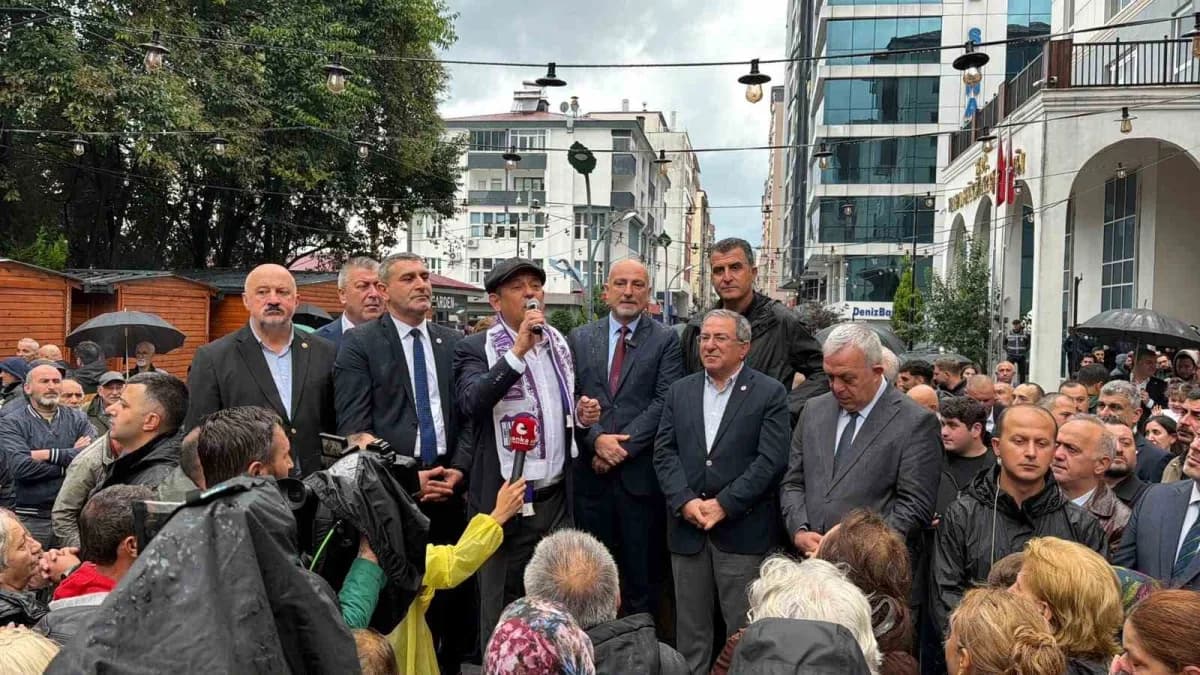 Hopa’da konuşan Özel, partisinin Genel Başkanlık seçiminde üyelerin doğrudan oy kullanacağını belirterek emekliler, kadı