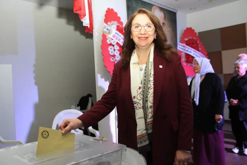 YENİ Parti Kula İlçe Teşkilatı’nın 1. Olağan Kongresi, Yunus Emre Kültür Merkezi’nde gerçekleştirildi. Tek listeyle gidi