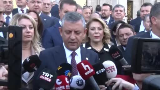 YENİ Parti Genel Başkanı Özgür Özel TBMM’de basın mensuplarına açıklama yapıyor