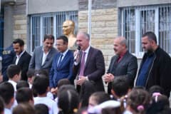 Yeniceköy’de Perihan Coşkun İlkokulu ve Abdurrahman Öztarhan İmam Hatip Ortaokulunda öğrencilere İnegölspor forması dağı
