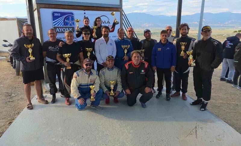 Yarışların sonunda dereceye girenler kupalarını kaldırırken sponsorlara ve destek verenlere de plaketleri takdim edildi.