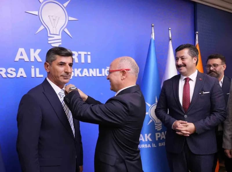 Yenişehir Belediyes Meclisi’nde bağımsız olarak görevlerini sürdüren Yalçın Ede ve Abdurrahman İletmiş, AK Parti’ye katı