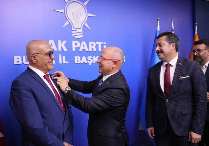 Yenişehir Belediyes Meclisi’nde bağımsız olarak görevlerini sürdüren Yalçın Ede ve Abdurrahman İletmiş, AK Parti’ye katı