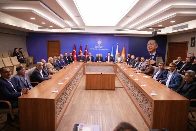 Yenişehir Belediyes Meclisi’nde bağımsız olarak görevlerini sürdüren Yalçın Ede ve Abdurrahman İletmiş, AK Parti’ye katı