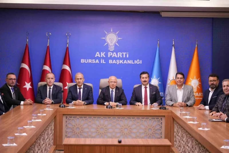 Yenişehir Belediyes Meclisi’nde bağımsız olarak görevlerini sürdüren Yalçın Ede ve Abdurrahman İletmiş, AK Parti’ye katı