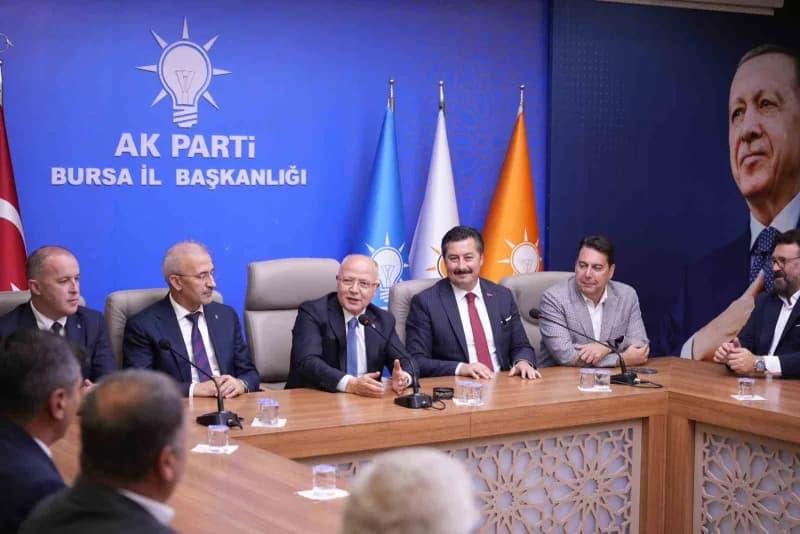 Yenişehir Belediyes Meclisi’nde bağımsız olarak görevlerini sürdüren Yalçın Ede ve Abdurrahman İletmiş, AK Parti’ye katı