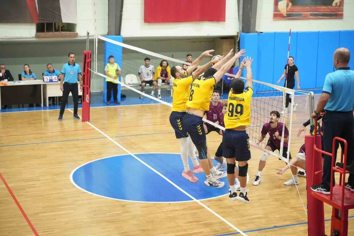 Yenişehir Belediyespor Erkek Voleybol Takımı, sezona fırtına gibi başladı. İlk karşılaşmasından 3-0’lık galibiyetle ayrı