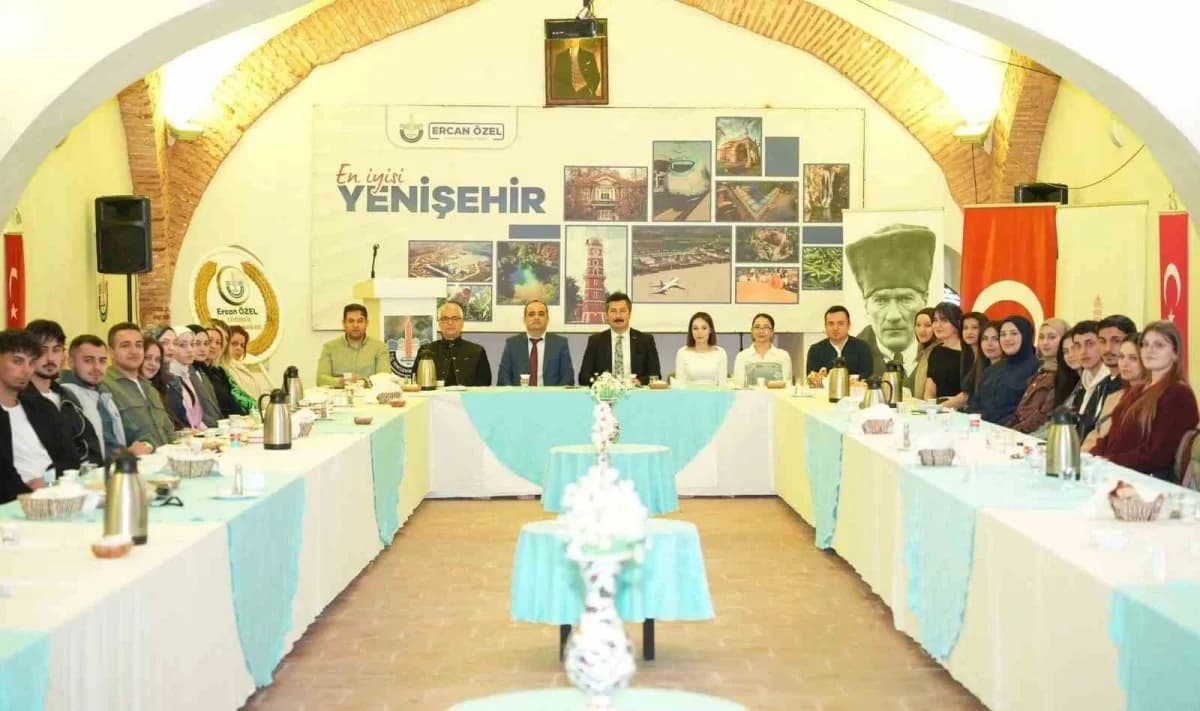 Yenişehir ilçesinde uzun süredir kullanılmayan erkek öğrenci yurdu binası