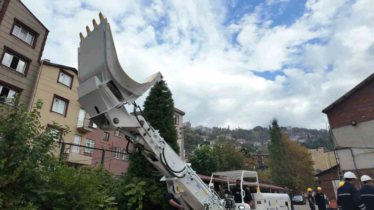 Zonguldak'ta geliştirilen yerli elektrohidrolik yükleyici makinesi açılış töreninde