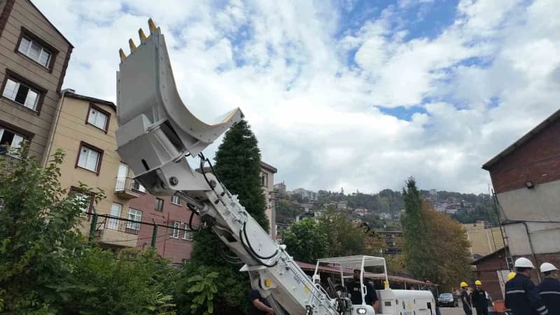 Zonguldak'ta geliştirilen yerli elektrohidrolik yükleyici makinesi açılış töreninde