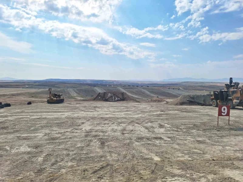 Ankara'nın Polatlı ilçesinde gerçekleştirilen Ateş Serbest-2026 Tatbikatı'nda keskin nişancı tüfekleri ve PANTER obüsler