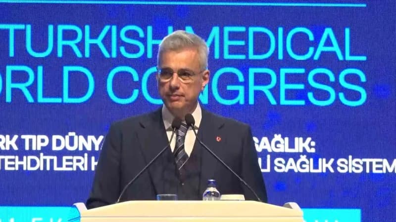 Sağlık Bakanı Kemal Memişoğlu, Türk Tıp Dünyası Kurultayı'nda konuşma yaparken