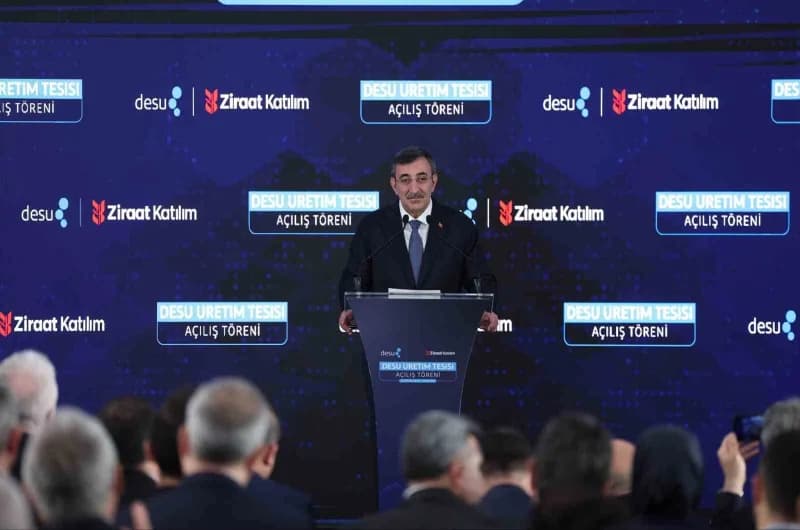Cumhurbaşkanı Yardımcısı Cevdet Yılmaz, DESU Medikal Üretim Tesisi açılışında konuşma yapıyor