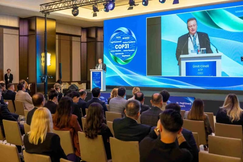 IV. Yeşil Enerji Zirvesi’nde konuşmacılar ve katılımcılar enerji, karbon ve finansman konularını tartışıyor
