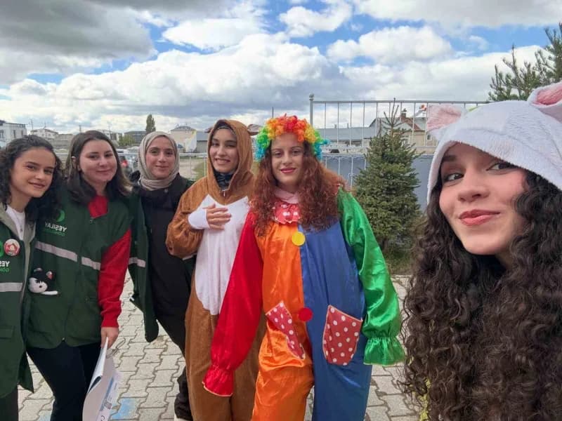 Yeşilay Kars Şubesi ve Genç Yeşilay üyeleri Selim Vehbi Akyar İlkokulu öğrencileriyle kitap ve sağlıklı yaşam etkinliğin