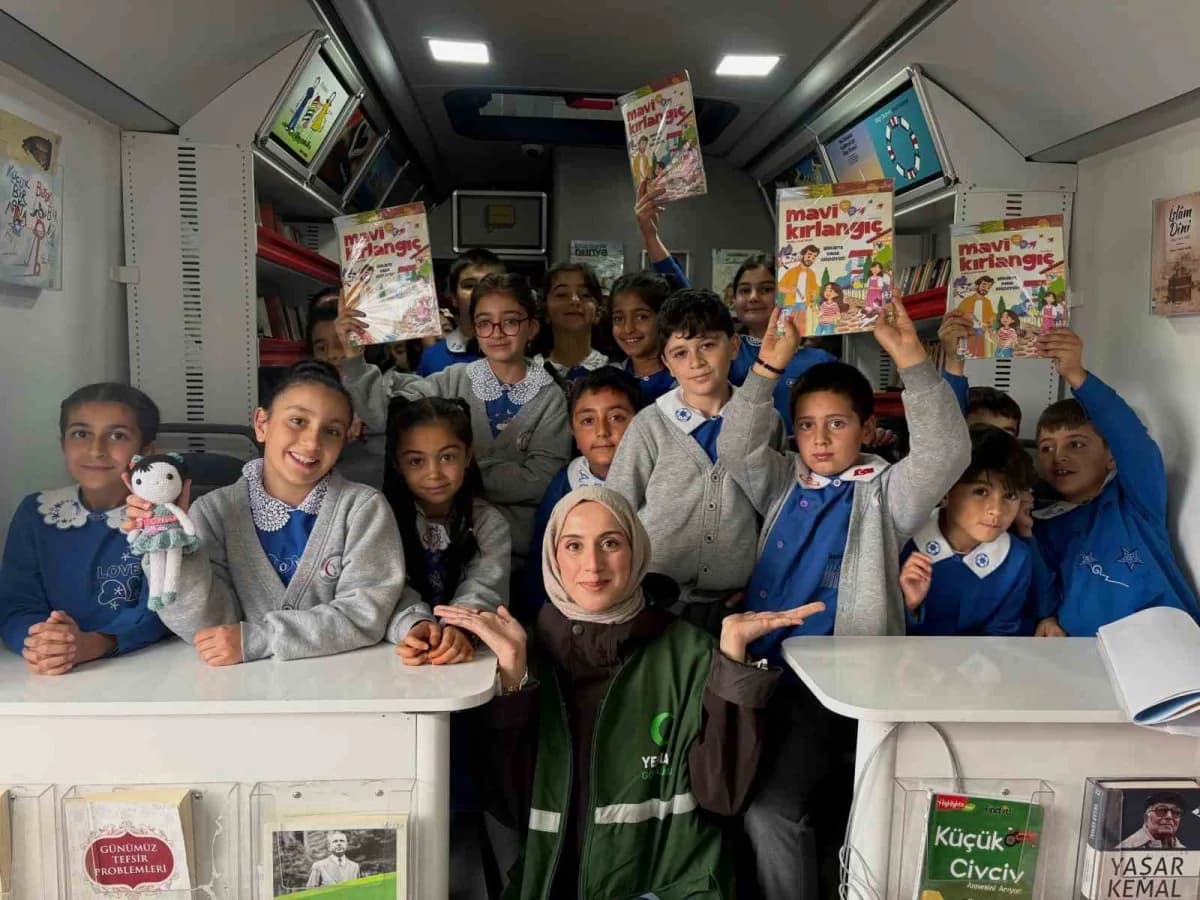 Yeşilay’dan Selim’de öğrencilere kitap ve farkındalık buluşması(Kars-iha)