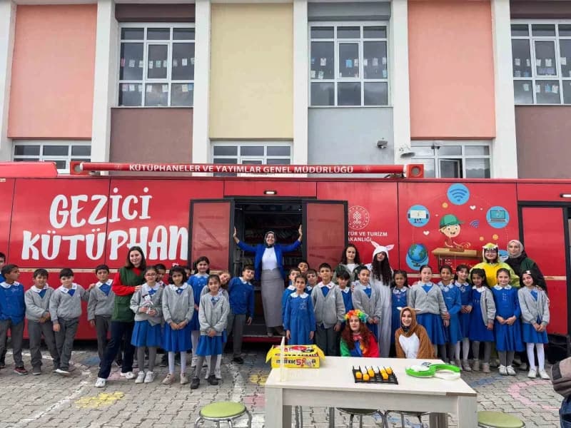 Yeşilay’dan Selim’de öğrencilere kitap ve farkındalık buluşması(Kars-iha)