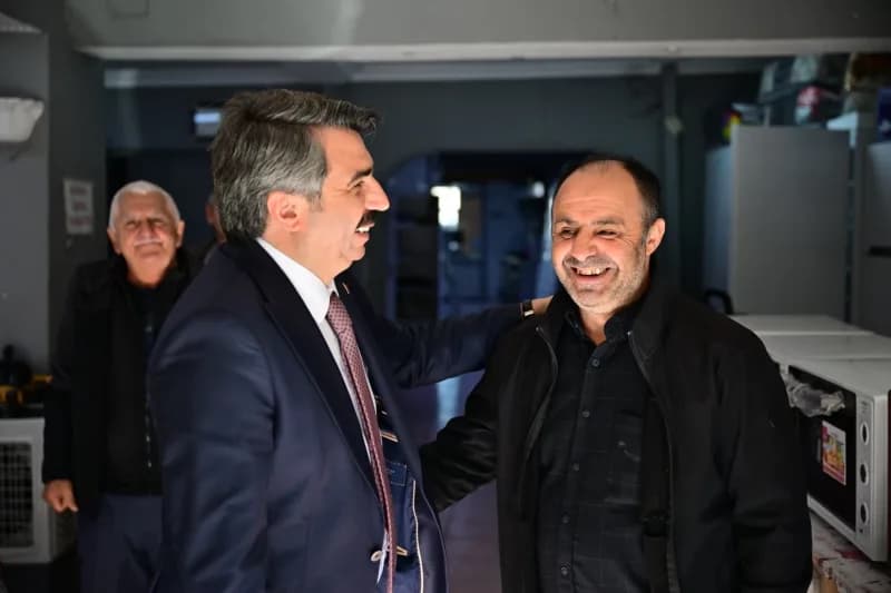 Yıldırım Belediye Başkanı Oktay Yılmaz, Teyyareci Mehmet Ali Caddesi esnafıyla bir araya geldi.