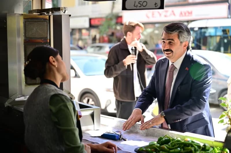 Yıldırım Belediye Başkanı Oktay Yılmaz, Teyyareci Mehmet Ali Caddesi esnafıyla bir araya geldi.