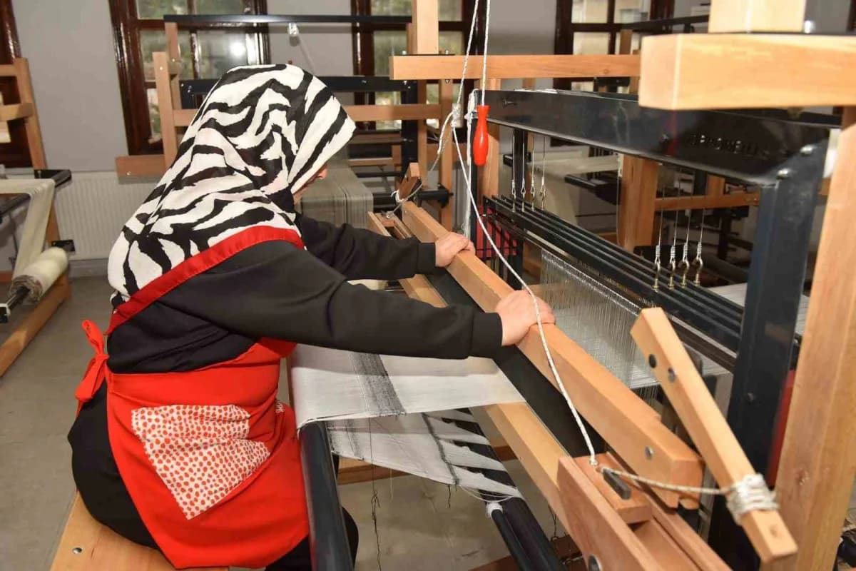 Yıldırım Belediyesi Kadın kooperatifleri, kadınların sosyal ve ekonomik hayatta daha Güçlü yer almasına katkı sağlıyor.