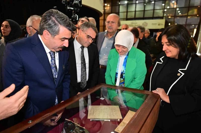 Yıldırım Belediyesi, 2026-2027 Kültür Sanat Sezonu’nu ‘hoşça Bak Zatına’ temasıyla açtı. İnsanın kendi değerini tanıması