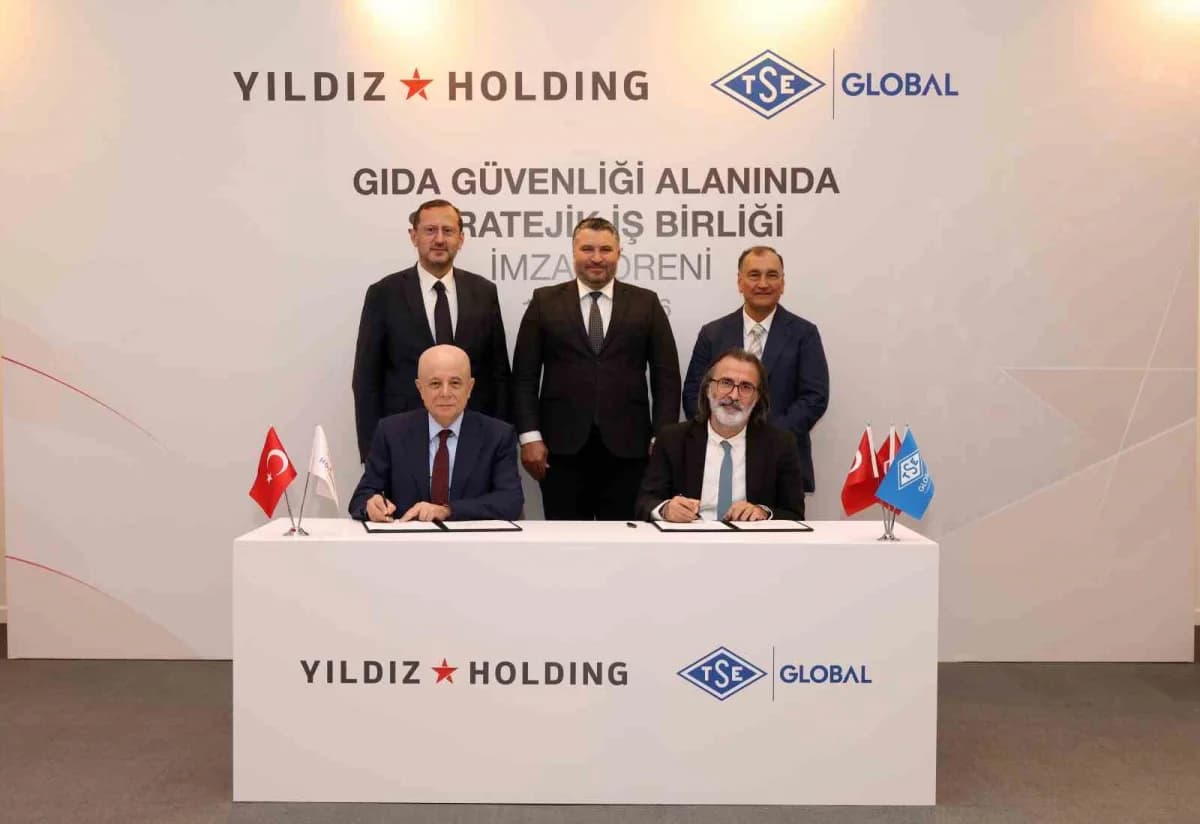 Yıldız Holding ve TSE Global yöneticilerinin gıda güvenliği iş birliği protokolü imza töreni