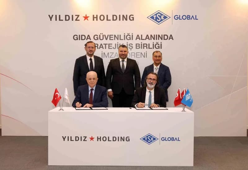 Yıldız Holding ve TSE Global yöneticilerinin gıda güvenliği iş birliği protokolü imza töreni
