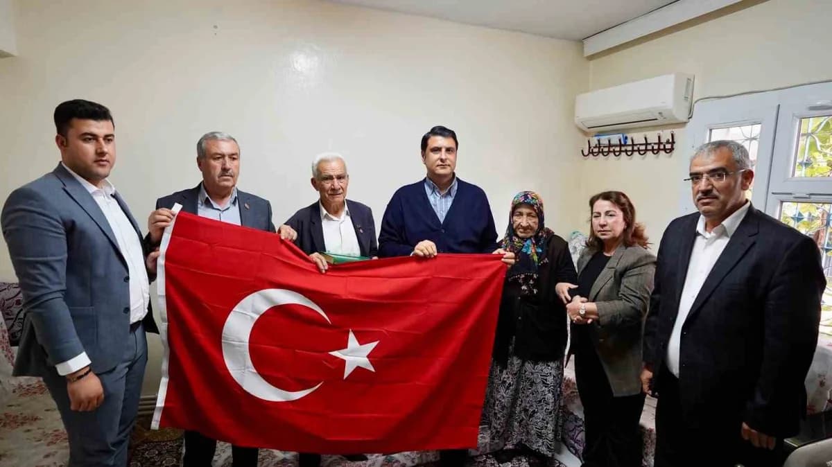 Şehitkamil Belediye Başkanı Umut Yılmaz, 1995 yılında Bingöl’de şehit düşen İsmet Bayındır’ın ve 201